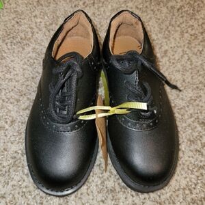 Black oxford. Unisex 8.5. Toddler